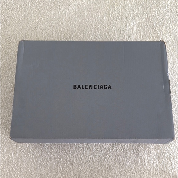 Balenciaga Gray Sneakers Sleek Design Luxury Comfort Brand new. - Picture 1 of 9